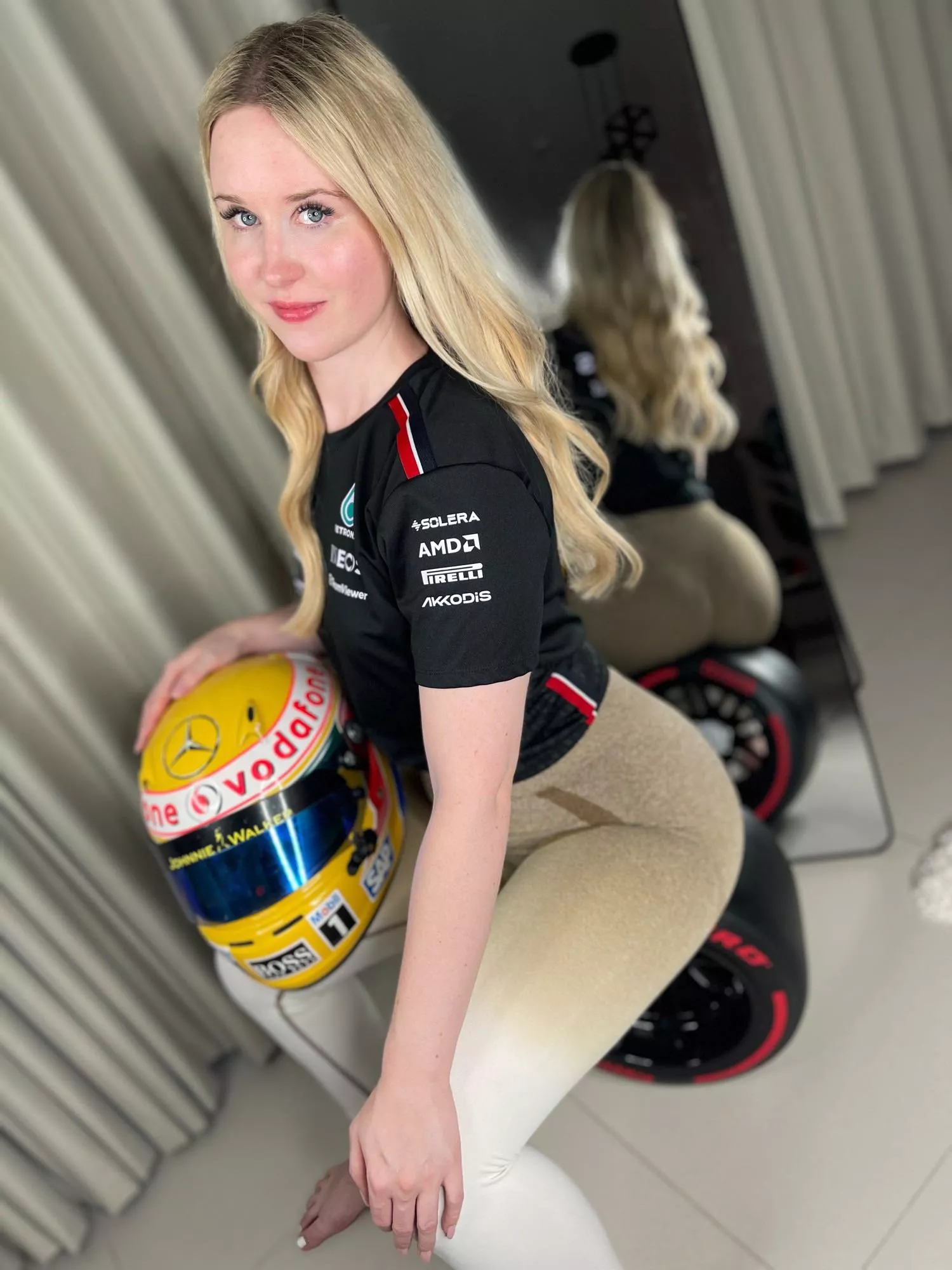 Have a good Start into the new week🏁🍑 posted by Mia_icetea