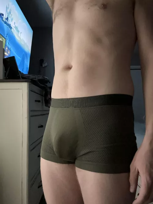 Here's me filling out my boxers😜 by beerzNbriefz