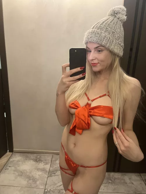 How do you like my outfit for a walk? by bonedcadiz