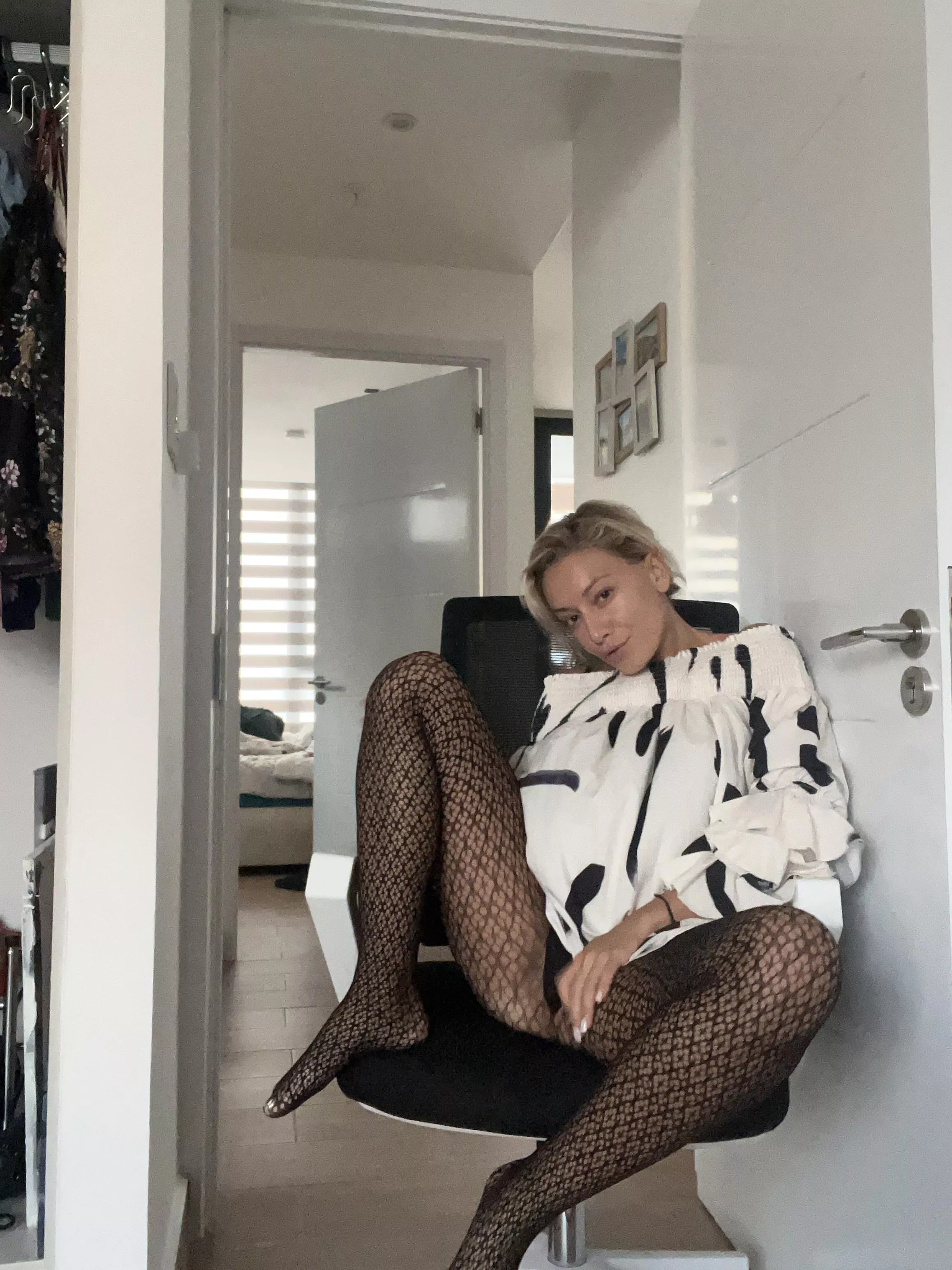 How would you react if you caught your boss like this? posted by nijeho47