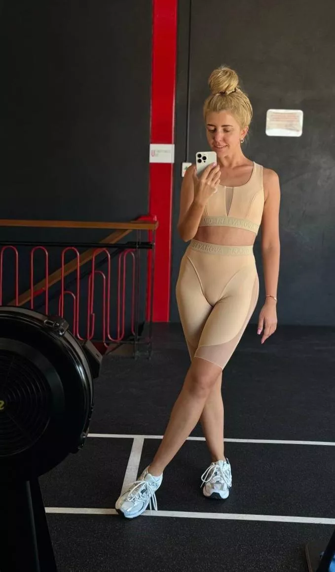 I m that girl who shows off to all the guys in her leggings posted by RoyalSexyLioness