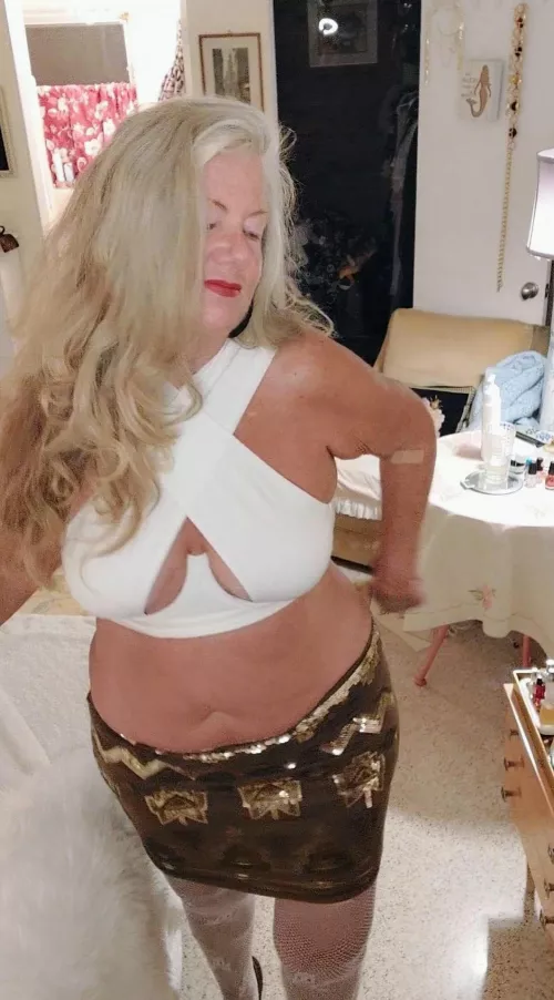 I'm groovin in my bedroom  by Able_Big_1555