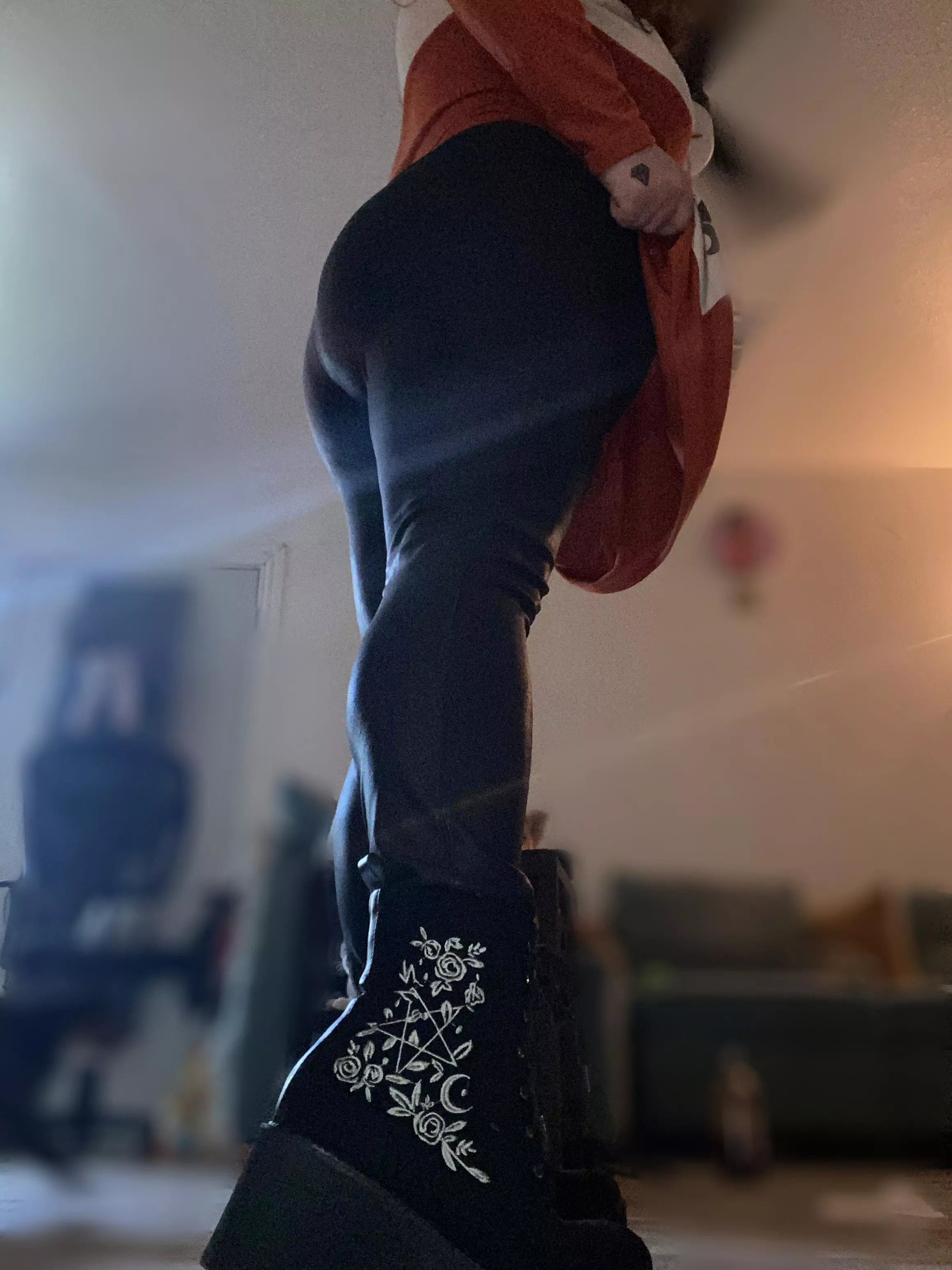 I’m the goth gf you were warned about 😉 [NB] posted by GirlFromGalafrey