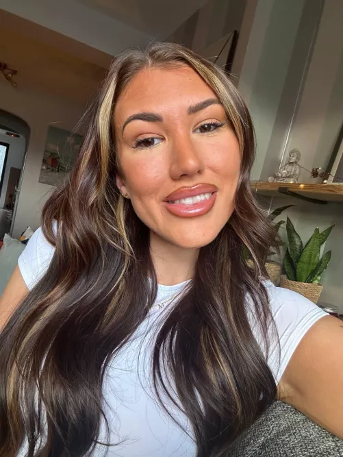 Is it me who catches your attention? by SufficientSail4615