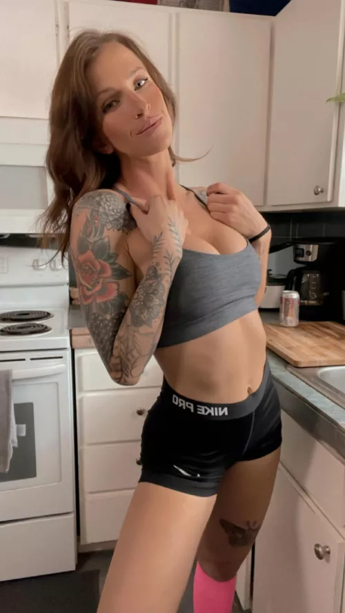 Looking for a little pre workout warm up, if you know what I mean by xx_blakebailey