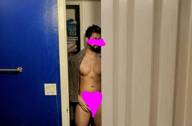 (M) Getting ready for chest day! by Trademinatrix