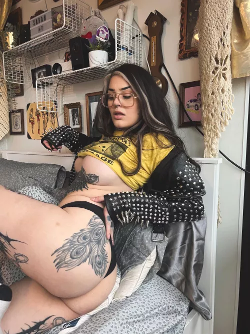 Mombods are cool by sarahmoonsuicide