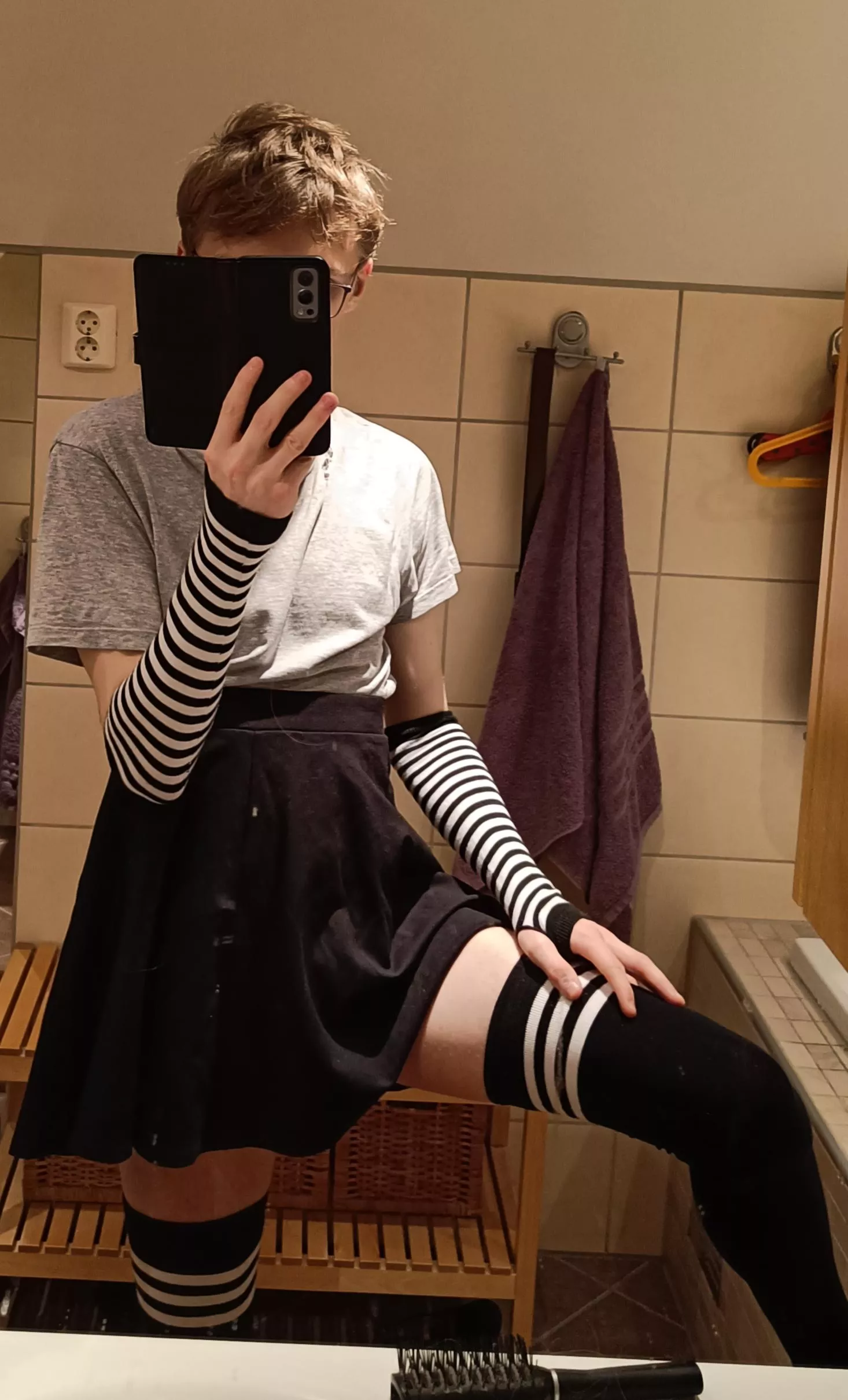 My natural hair! I wish I had longer hair :( posted by FemboyFromNewVegas