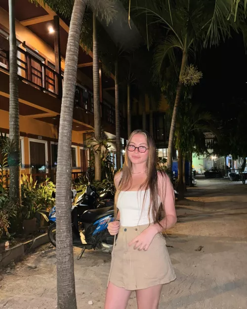 Petite Pretty Gal by 8thTraveler