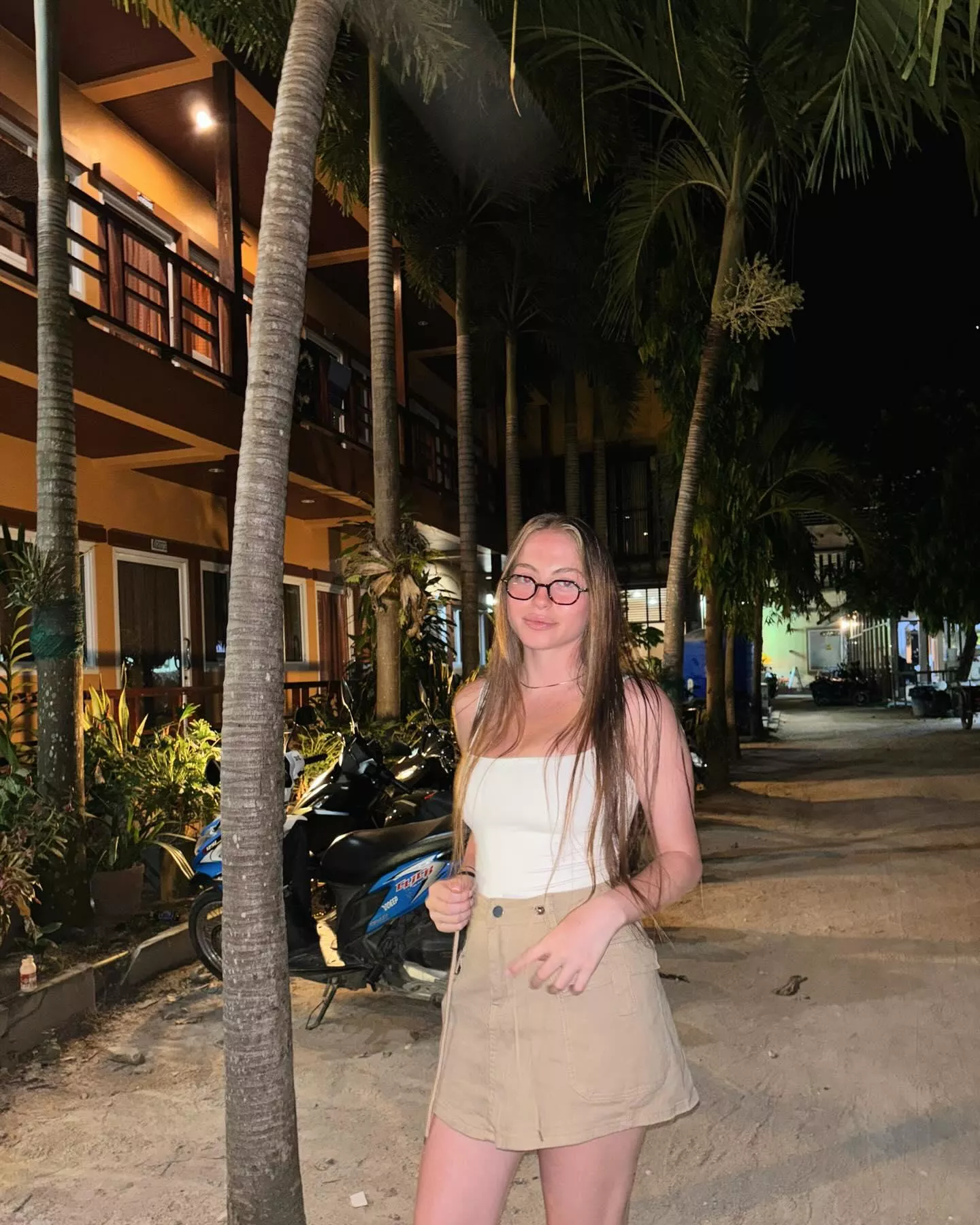 Petite Pretty Gal posted by 8thTraveler