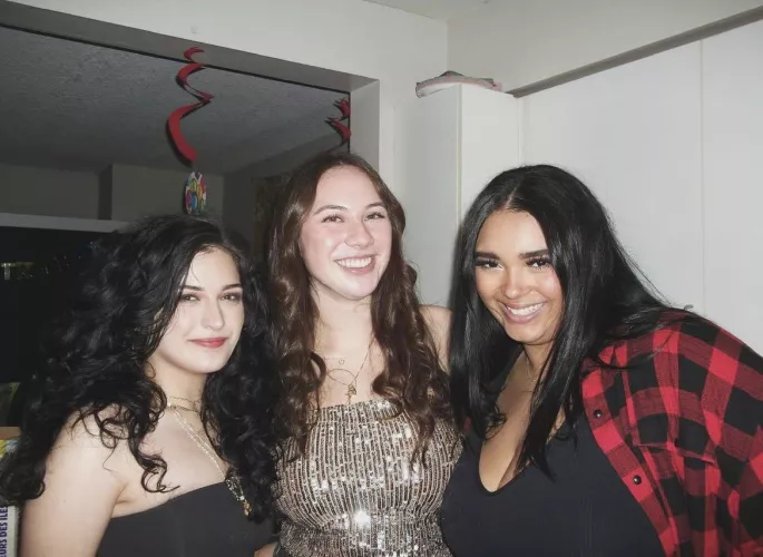 pick one of these college roommates  by awfully-loud16