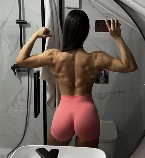 shredded back by linasphysique_