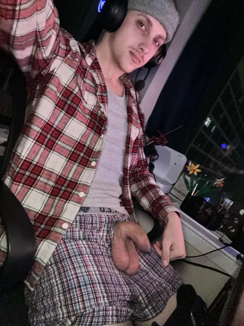 Soft with low balls. Come suck my nuts while I game. by cbtboy69