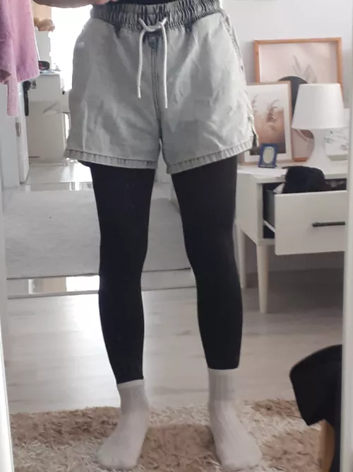 That's my first time please be gentle 😣 by Ellie-orientded52