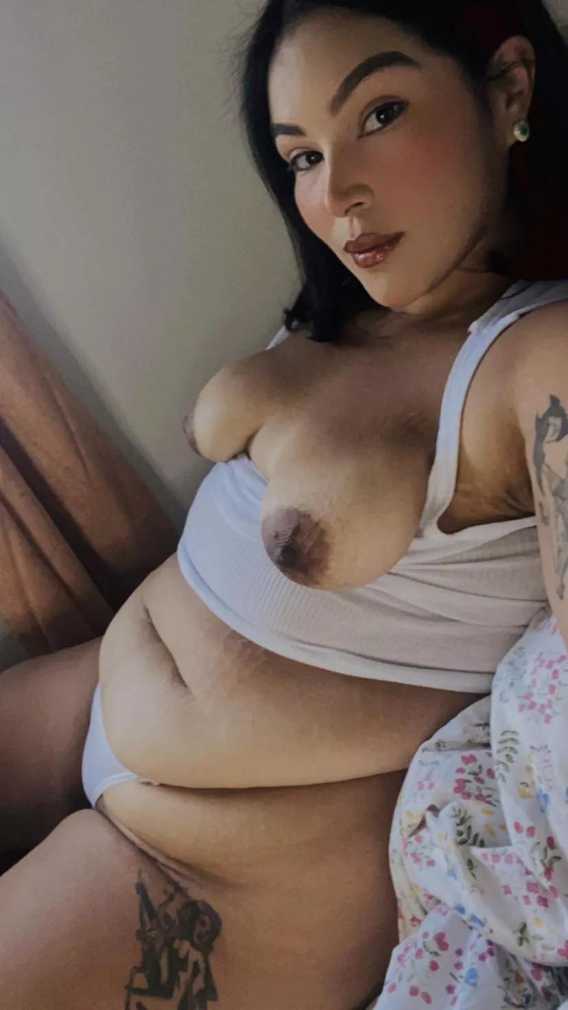Woke up in a slutty mood with my saggy tits out 🤤 posted by richeverythingmami