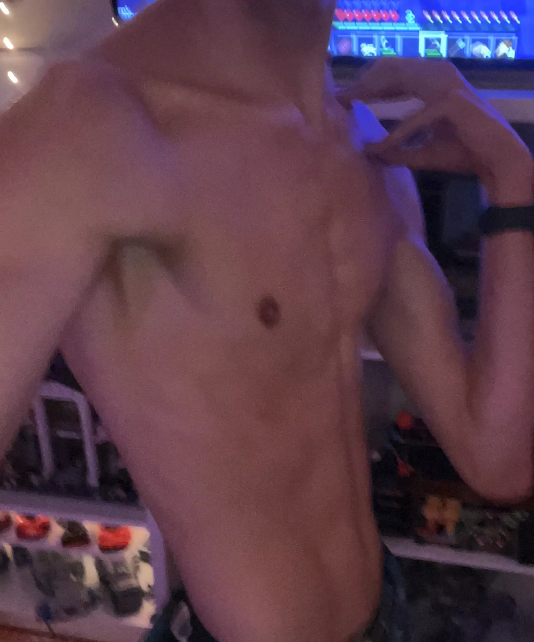 younger looking for hung posted by Historical_Toe_6908