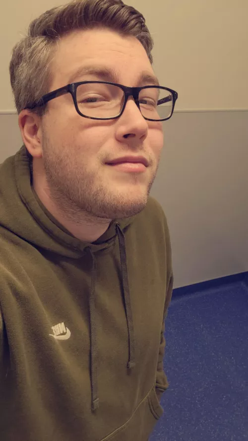 3 hours down in a 12 hour shift. Send help 🤣 by UndercoverClues94