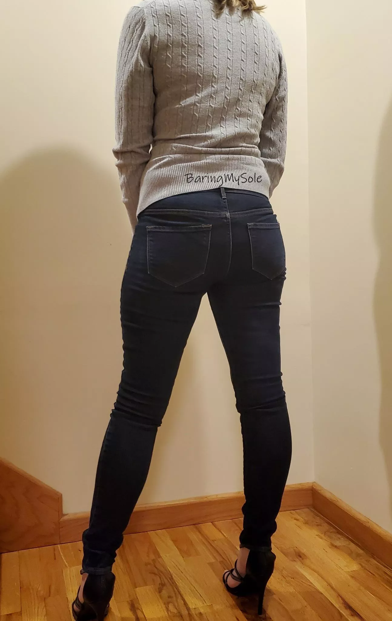 A nice back view for you posted by _BaringMySole_