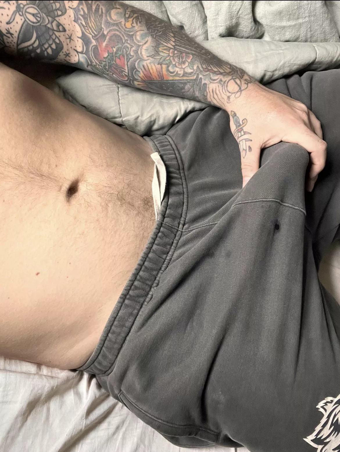 A secret wife said..”how much is your hand”… this is how much ISNT my hand 😈 posted by macncheeeseee