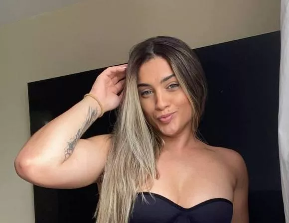 A smile and a simple pose @ posted by Debkin_