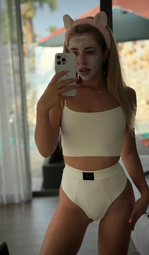 Absolutely natural selfie without photoshop or makeup by RoyalSexyLioness