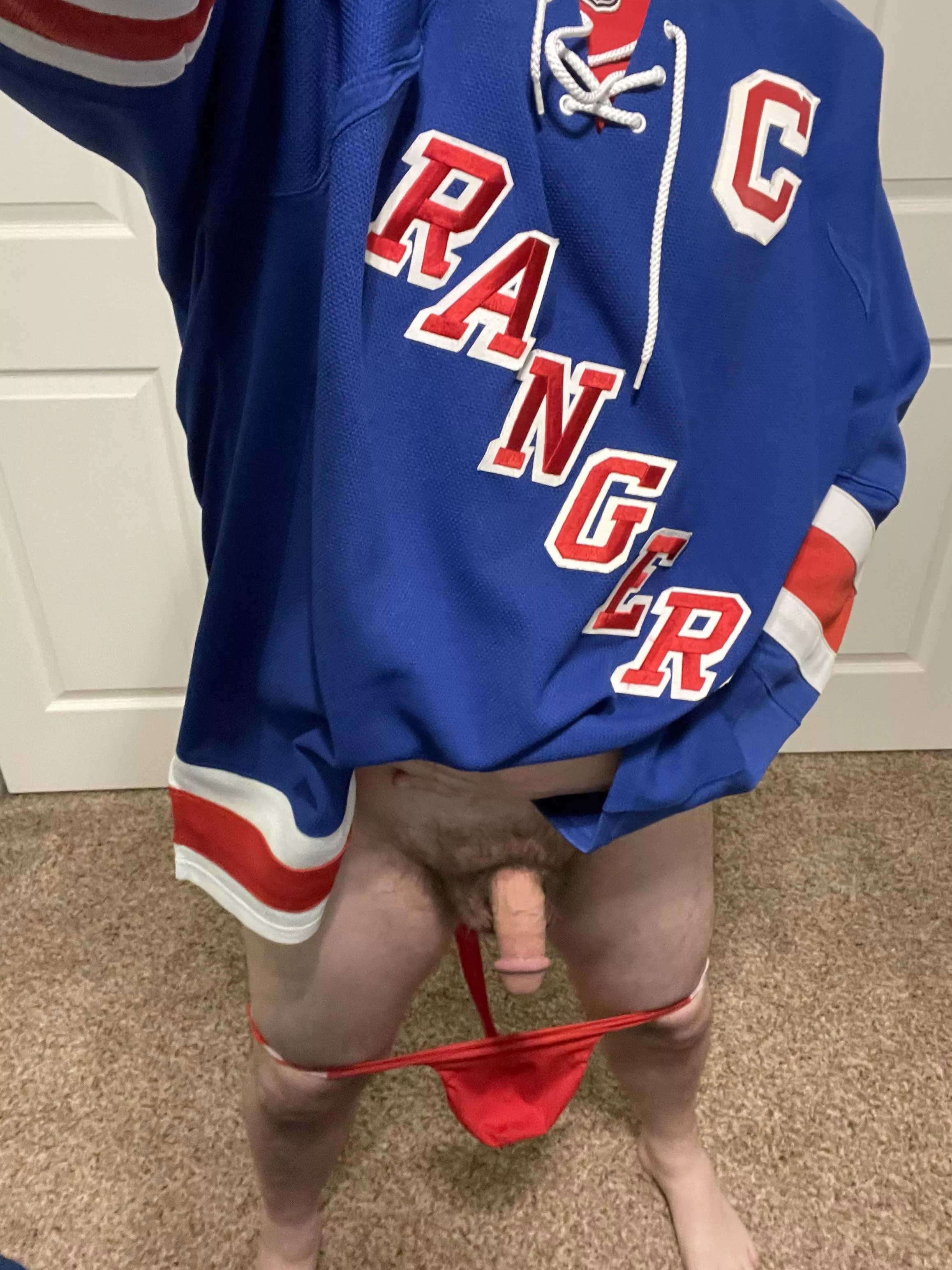 Anyone a hockey fan? DMs are open… LGR!! posted by Buster912