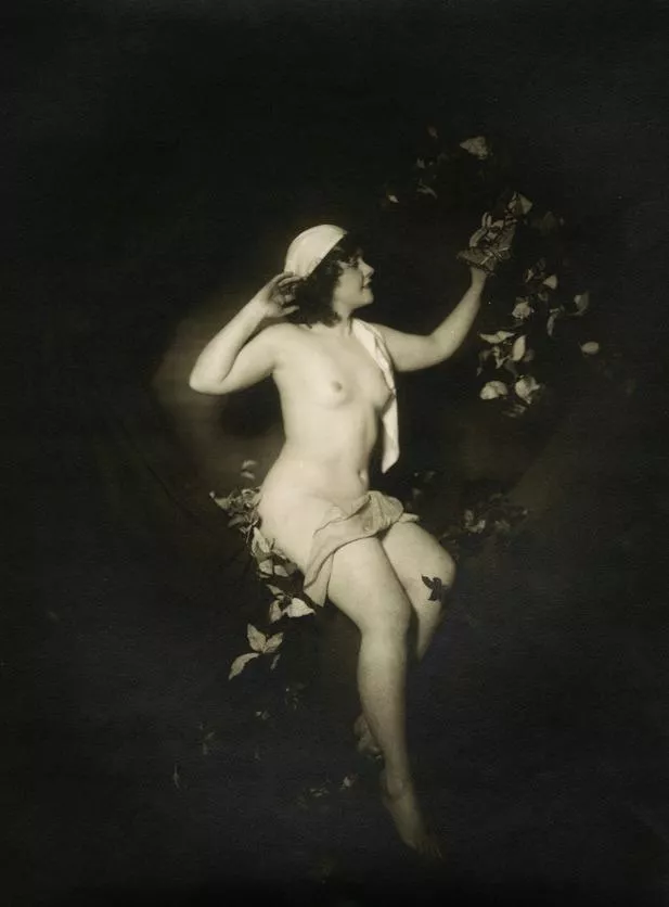 beautiful flapper posted by Mundane-Employer-719