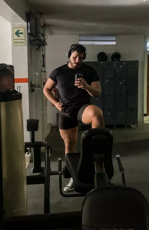 Damm....I Need a gymbro  by Grandotesexy