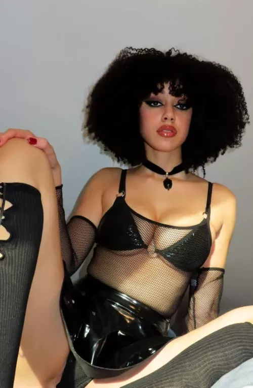 Do you like my physique? by Samiraxoxodarky