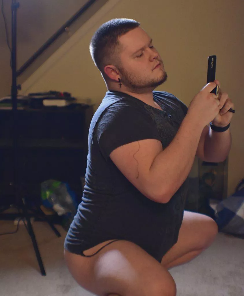 Doing some stretching before I ride that dick 😈 posted by jeffdarebel26