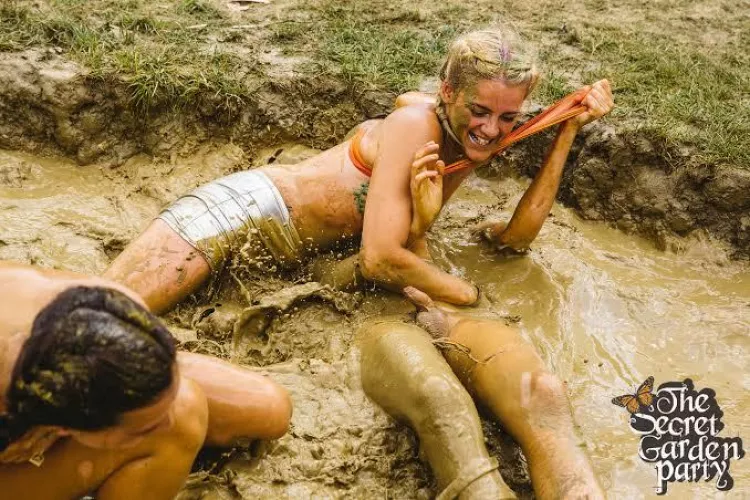 He wanted to get them naked. got much more than he bargained for when the crowd cheered as his small Willy flopped around 🙈 by boredhornystoner