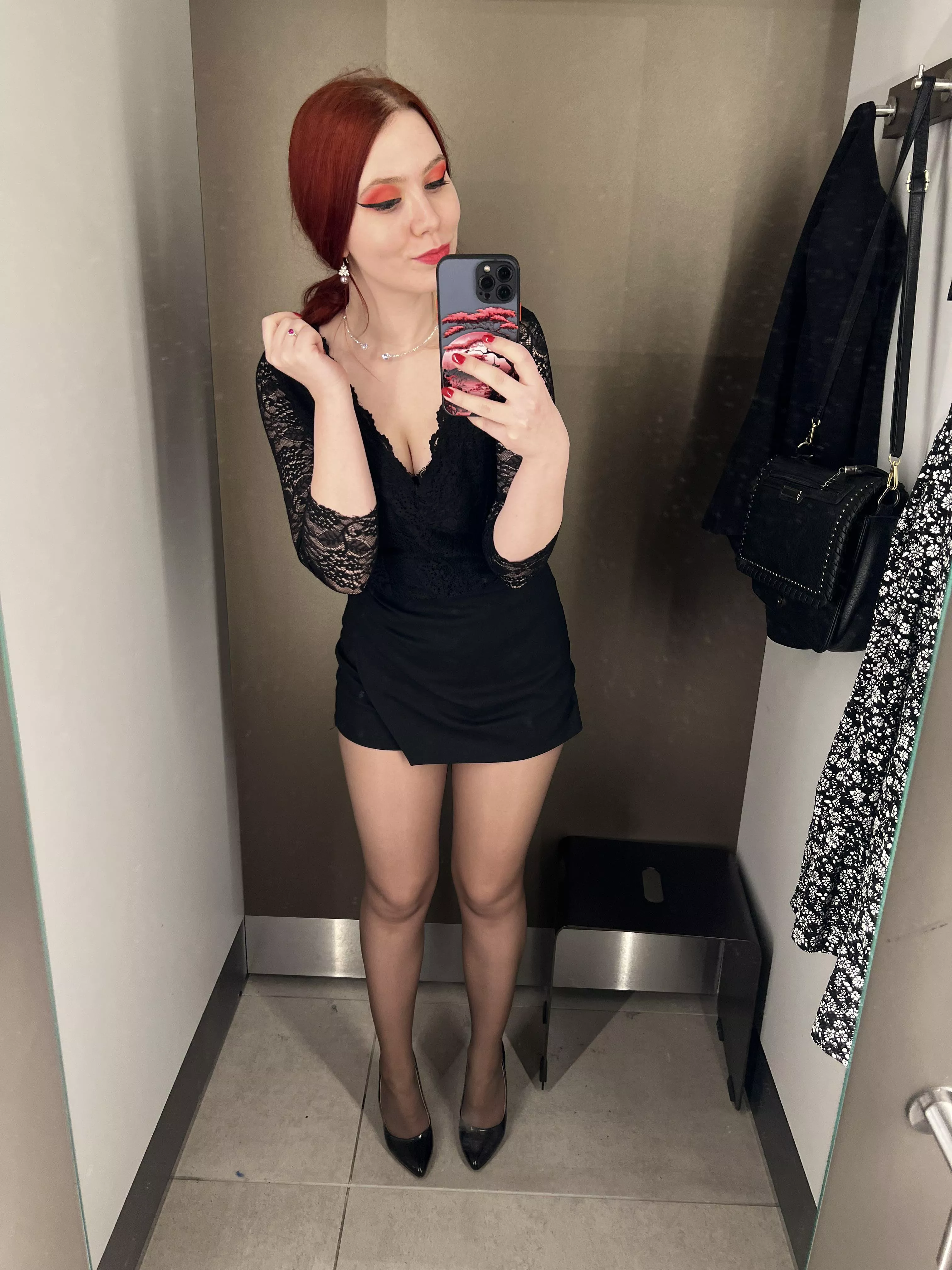 Hello🖤 posted by ichigo_emaa