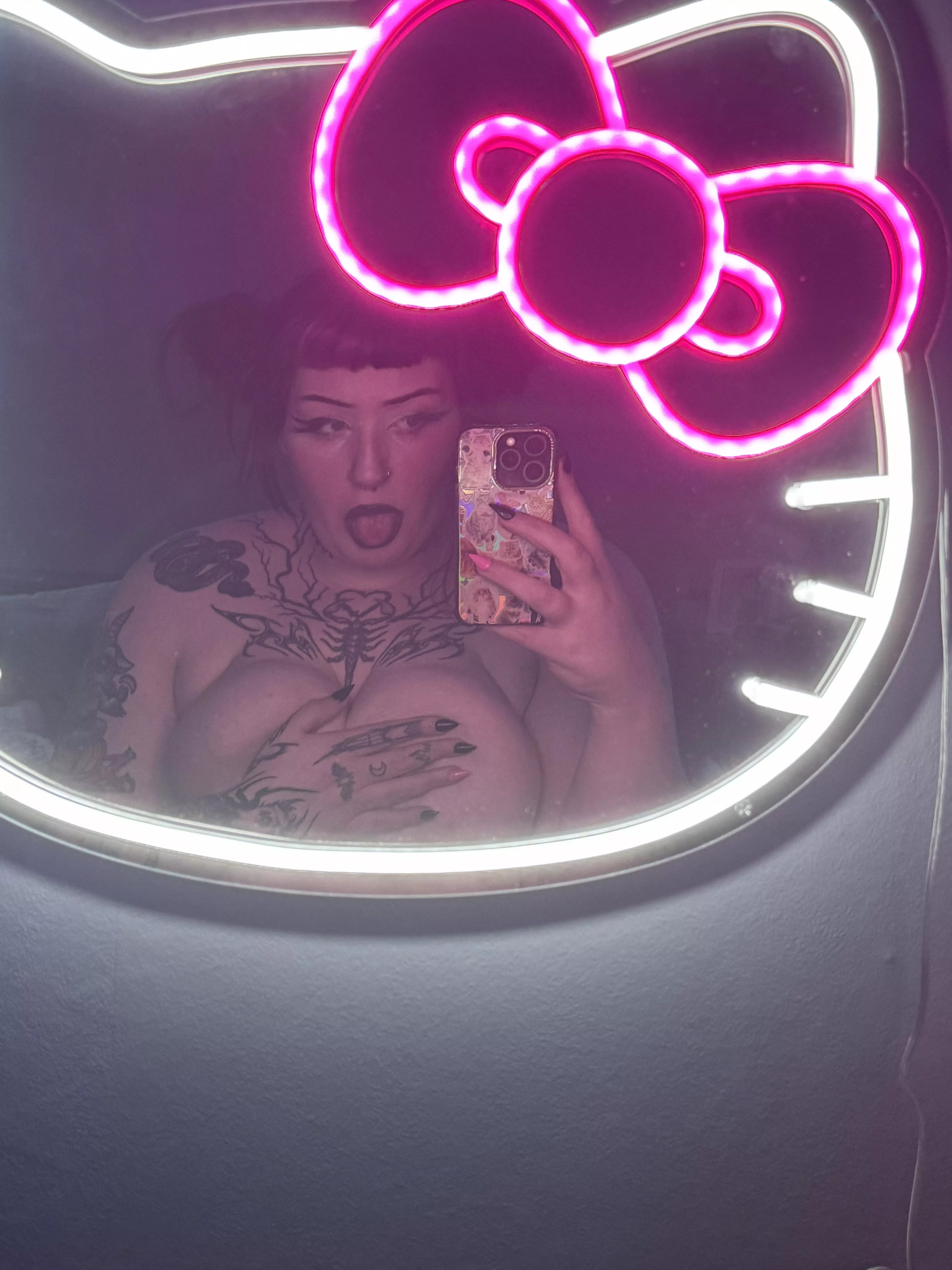 Hi from Scotland 🏴󠁧󠁢󠁳󠁣󠁴󠁿 where are you from?  posted by Gothmom030