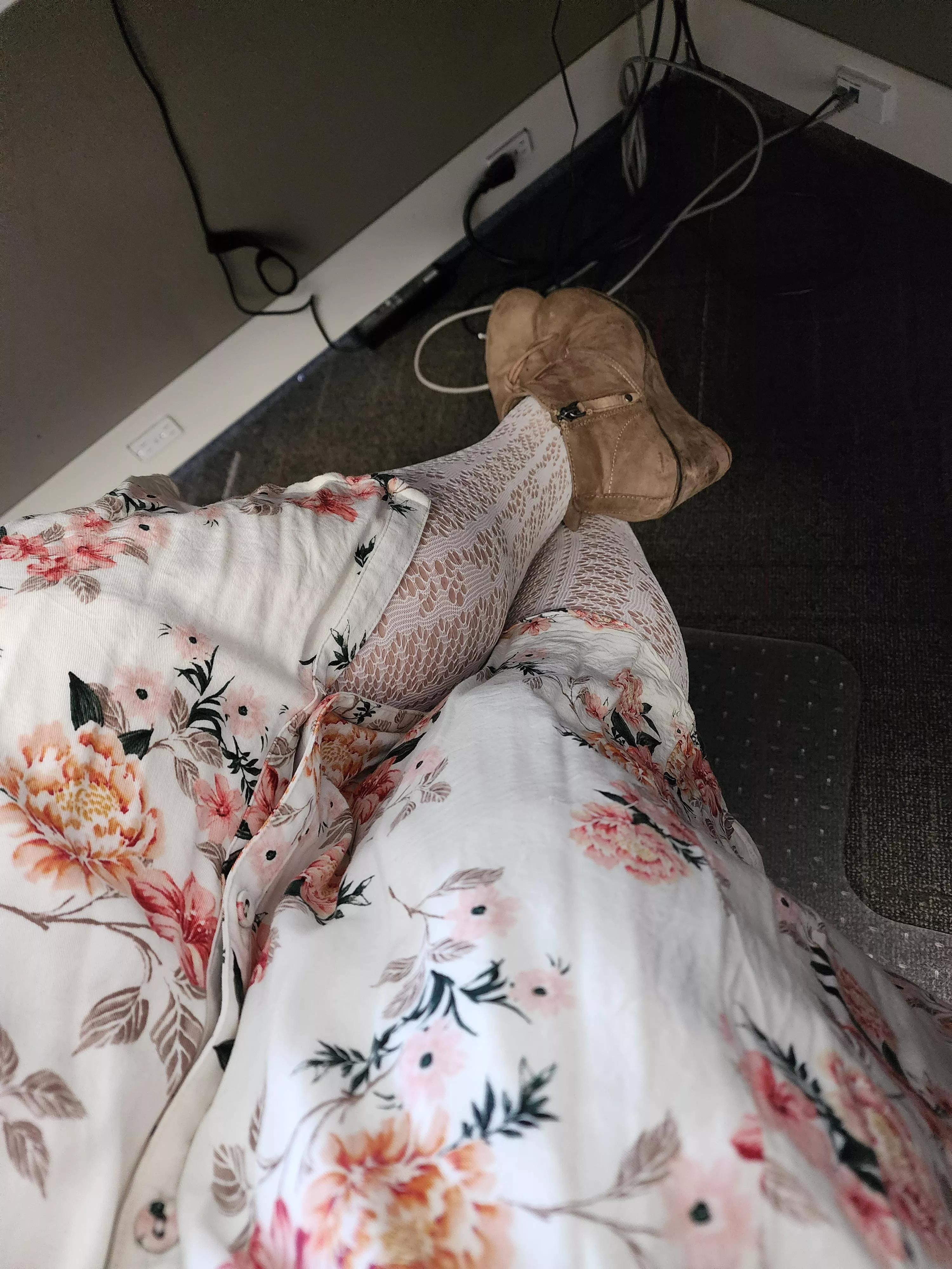I have space for a foot stool 😏 OC posted by tinychubbytoes86