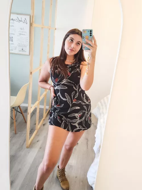 i love taking mirror selfies by WiseWardrobe