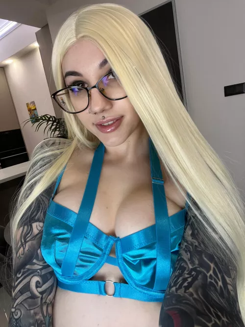 If I was your roomate would you take advantage? by thickbabyzara