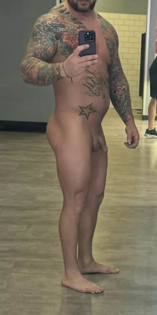 I’m naked by Tempsoicanupvote