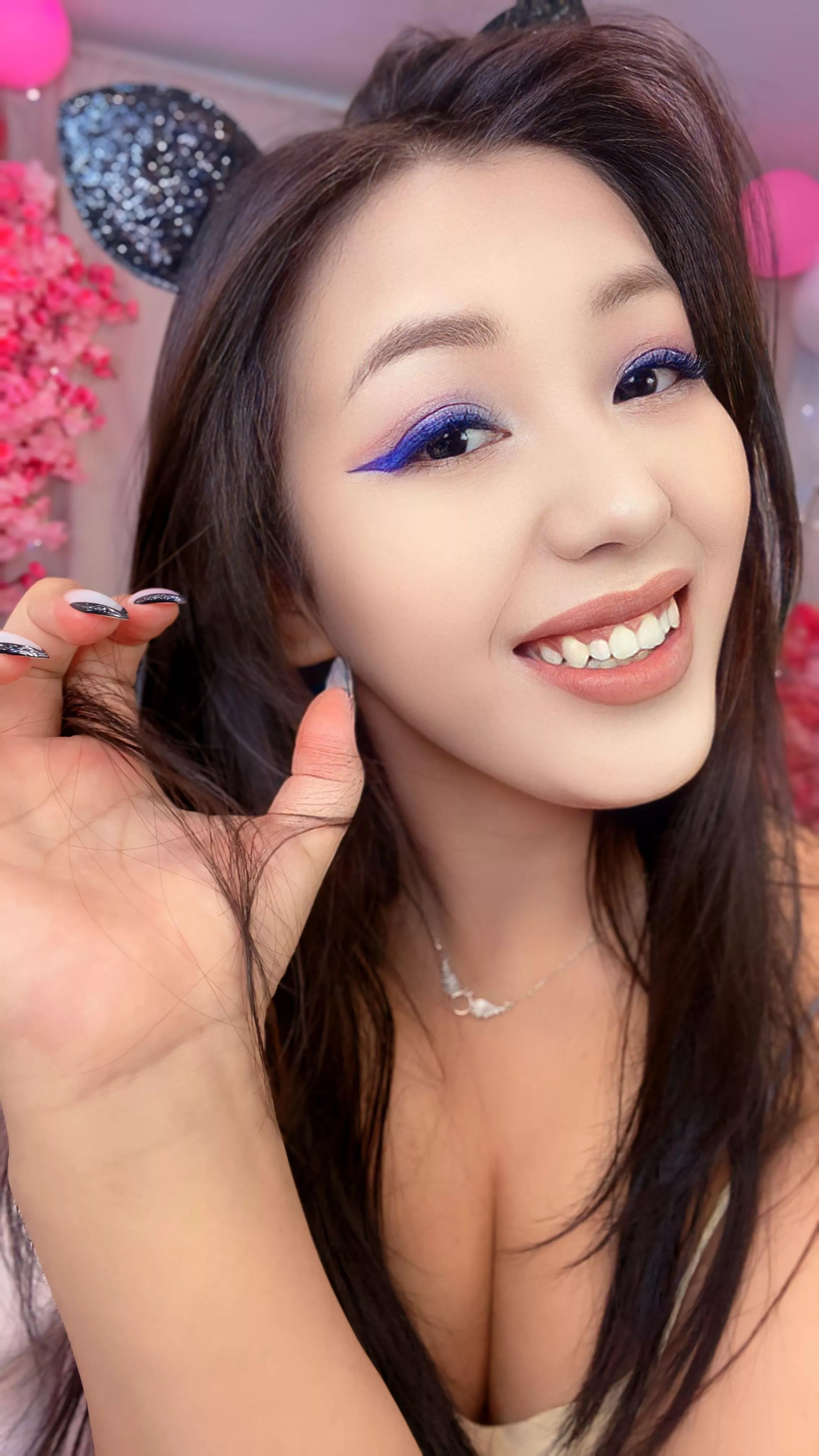 I`m so playful today, can u drop me smth to play? posted by PrettyHotAmazing