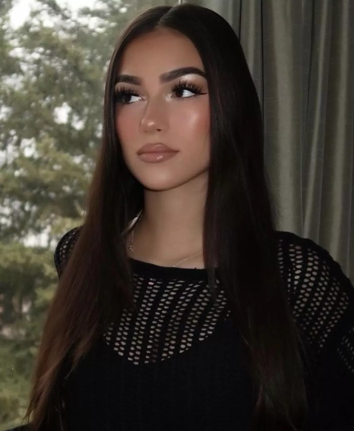 Julia Merekoulias posted by Ken789gh