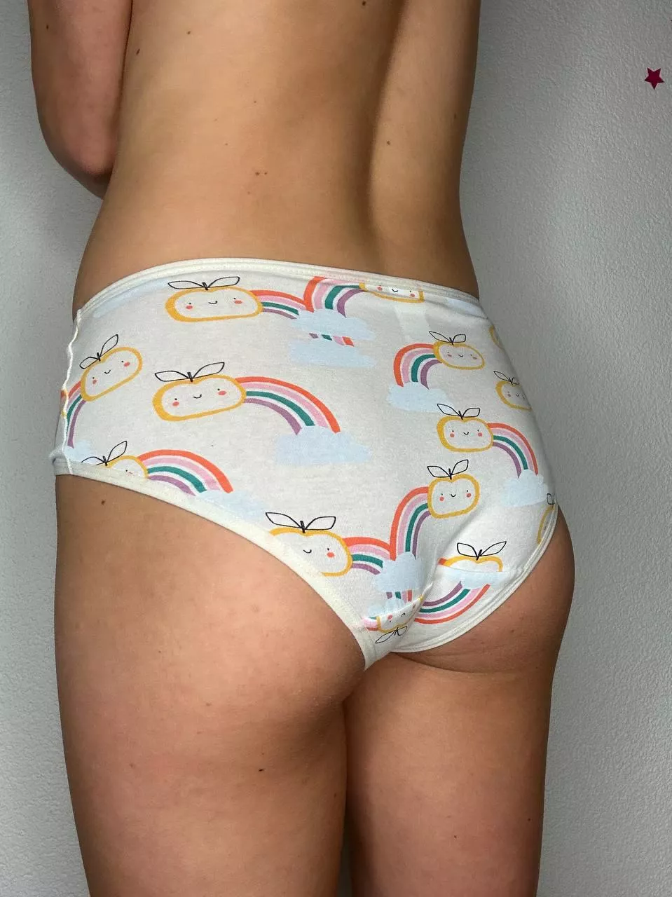 Just turned 18.. I am 110lbs and 5´1 did I make you hard? posted by Nadia_affable