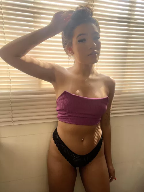 Kiss my lips and suck my tits by Doulos353