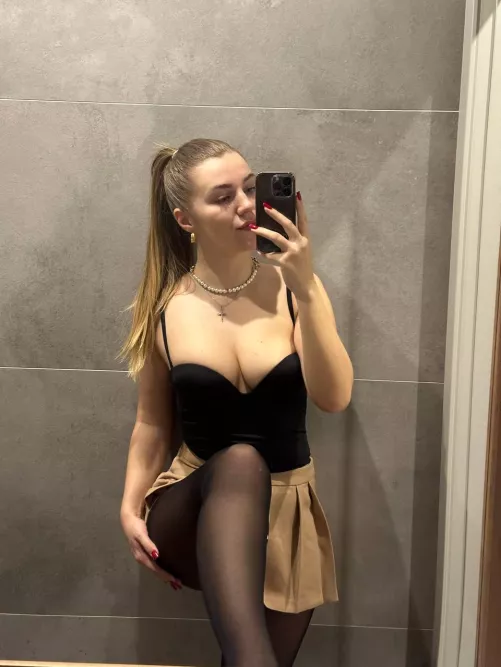 love this mini skirt by strungdelorme