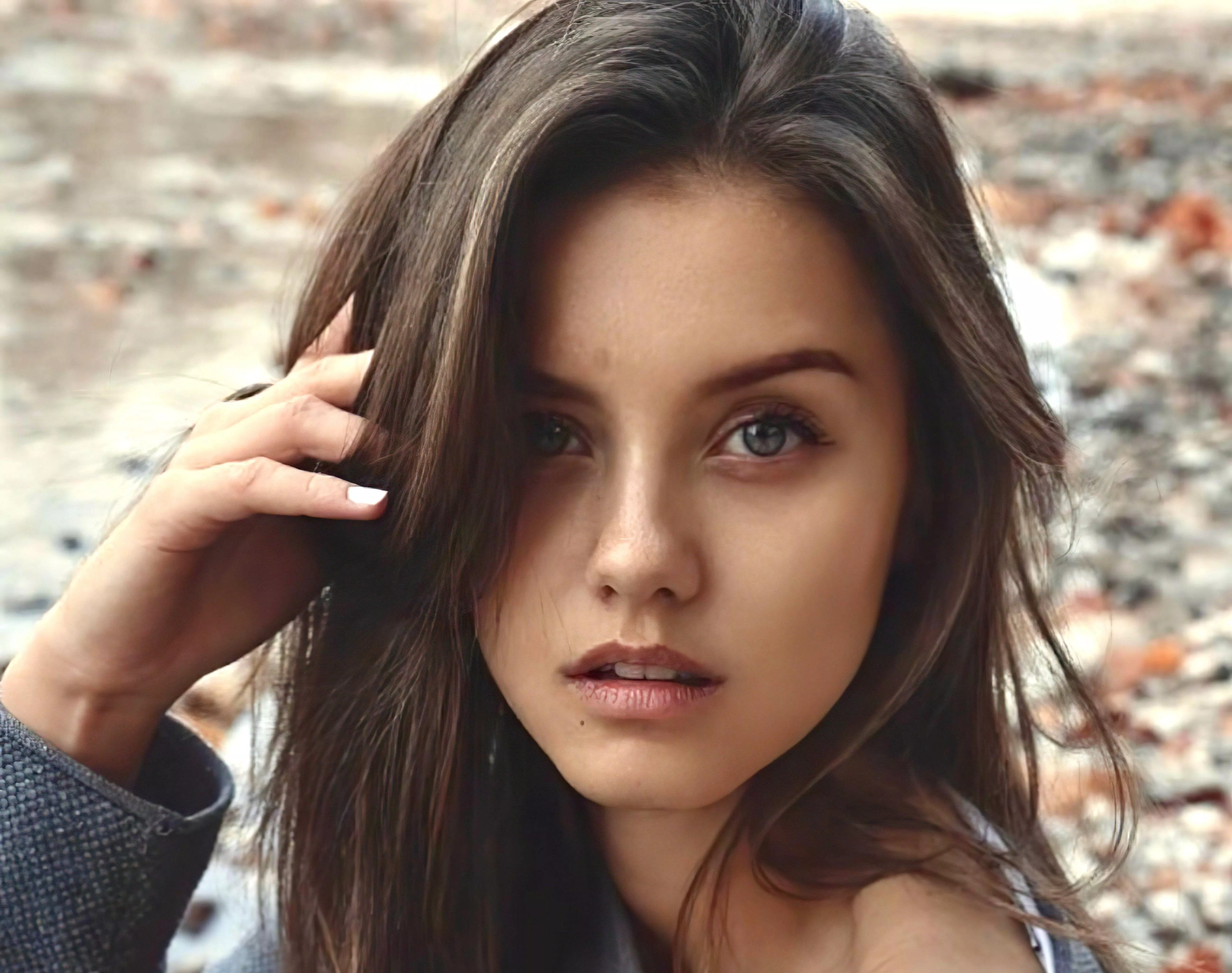 Nicola Cavanis posted by qwer5r