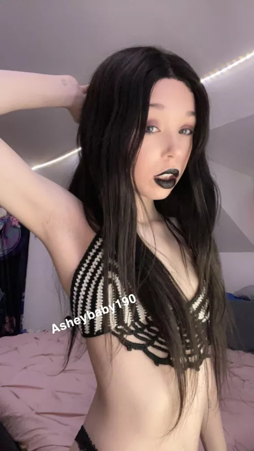 Please lick my goth girl pits by asheybaby190