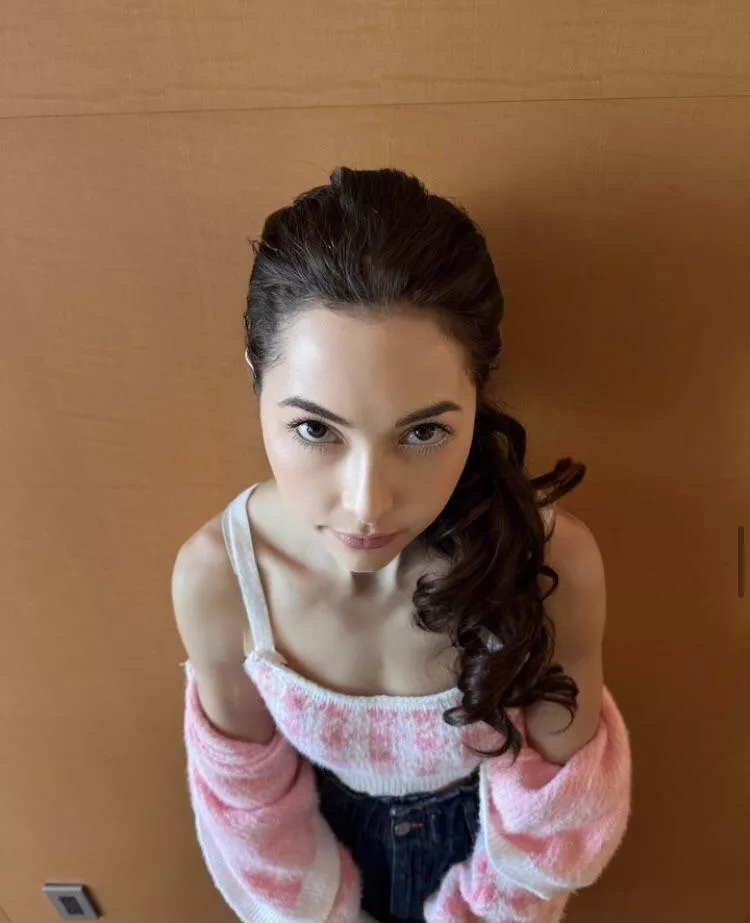 pov staring up at you  posted by devilndaisies