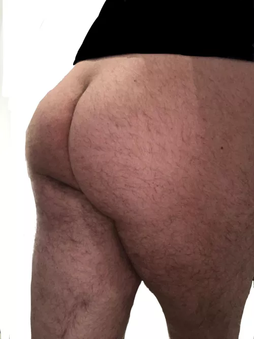 Round, bouncy and juicy 🍑 by Cur10us_Thr0w4w4y_24