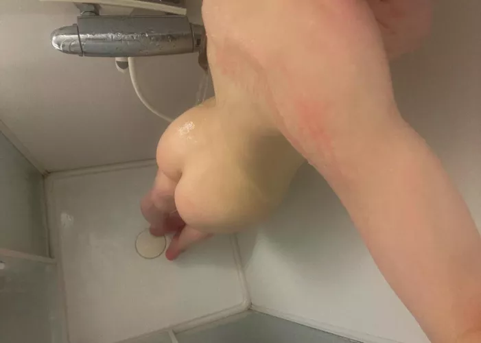 Shower selfie by LoviLana