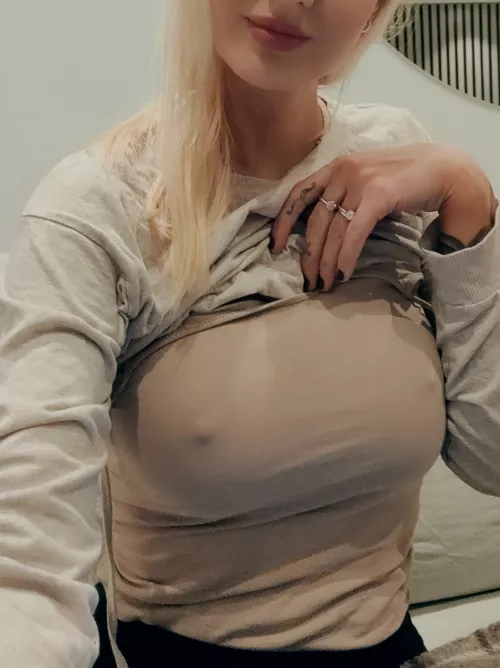 They don't know if I wear my sweater  by AmyTheRyobiGirl