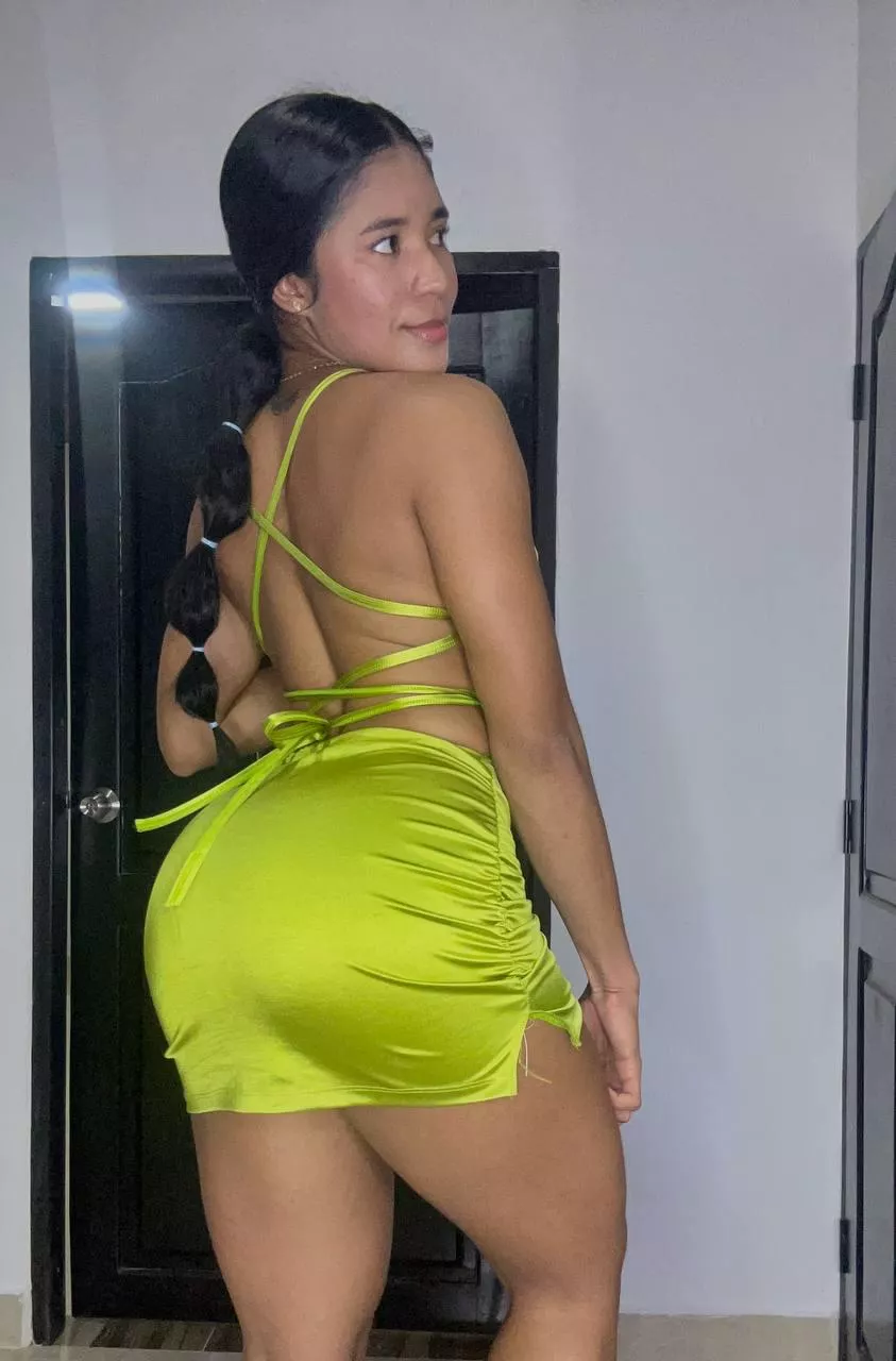 Tight and short dress to show my legs posted by Clarissa_Joan