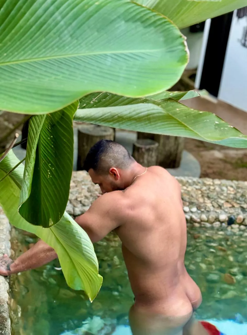 Too shy posted by FrankMylesXXX